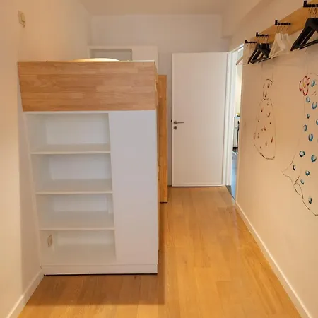 Logerenoostende Apartment *